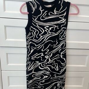 Black sleeveless dress